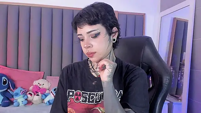 Snapshot of misstomie_ chatting on November 19, 2025, 3:01 pm misstomie online show from November 19, 2025, 3:01 pm