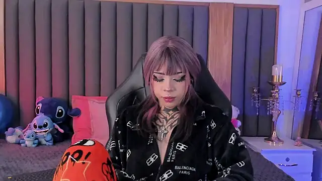 Snapshot of misstomie_ chatting on November 7, 2025, 5:34 am misstomie online show from November 7, 2025, 5:34 am