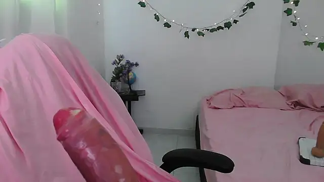 Snapshot of Juicy_elenxx chatting on May 8, 2026, 5:00 am Juicy elenxx online show from May 8, 2026, 5:00 am