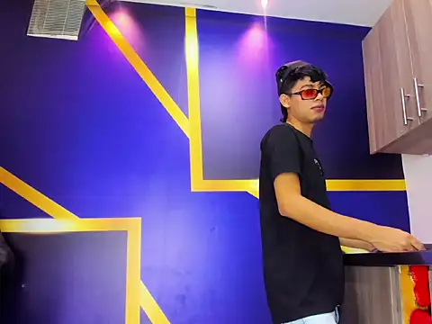 gustavo saaled19  online show from September 14, 2025, 7:58 pm