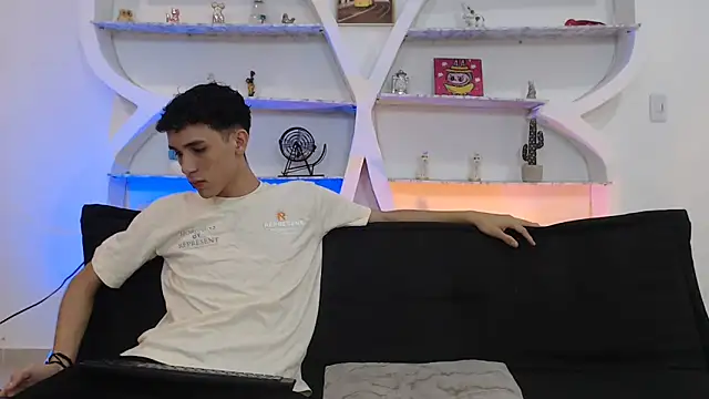 THREE GUYS HOT online show from November 30, 2025, 7:36 pm