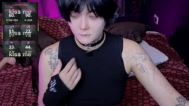 Snapshot of GothXRaven chatting on October 13, 2025, 4:19 pm GothXRaven online show from October 13, 2025, 4:19 pm