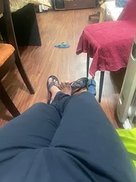 Snapshot of Binuthomas chatting on January 5, 2026, 9:40 pm Binuthomas online show from January 5, 2026, 9:40 pm