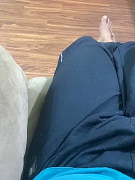 Snapshot of Binuthomas chatting on October 8, 2025, 10:21 pm Binuthomas online show from October 8, 2025, 10:21 pm