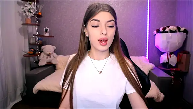 Dianaa Lee0 online show from February 17, 2026, 3:53 pm