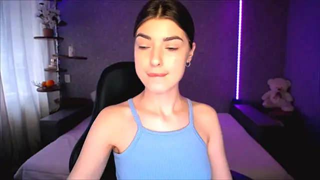 Dianaa Lee0 online show from May 18, 2026, 1:05 pm