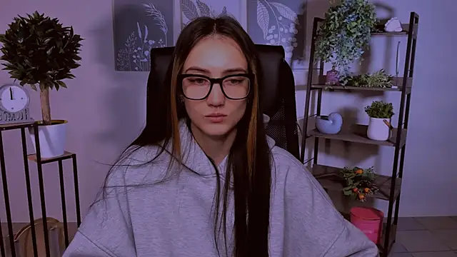 olivianorton online show from October 12, 2025, 3:13 pm