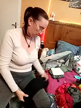 Snapshot of Sophierob1 chatting on September 24, 2025, 6:20 am Sophierob1 online show from September 24, 2025, 6:20 am