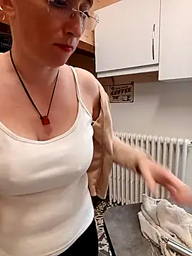 Snapshot of Sophierob1 chatting on October 8, 2025, 6:59 am Sophierob1 online show from October 8, 2025, 6:59 am