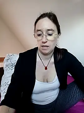 Sophierob1 online show from April 14, 2026, 7:02 am