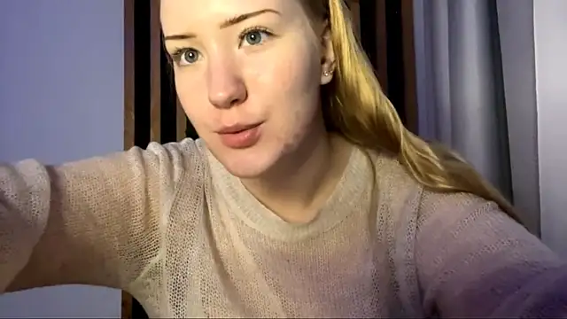 Snapshot of PandaFluff chatting on November 14, 2025, 4:32 pm PandaFluff online show from November 14, 2025, 4:32 pm