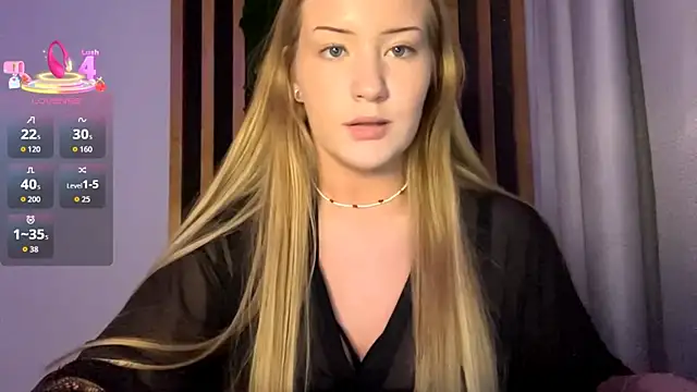 Snapshot of PandaFluff chatting on November 23, 2025, 4:39 pm PandaFluff online show from November 23, 2025, 4:39 pm