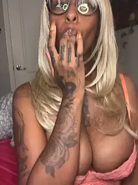 Snapshot of MistiSavannah chatting on October 21, 2025, 2:11 am MistiSavannah online show from October 21, 2025, 2:11 am