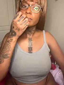 Snapshot of MistiSavannah chatting on November 19, 2025, 2:11 am MistiSavannah online show from November 19, 2025, 2:11 am