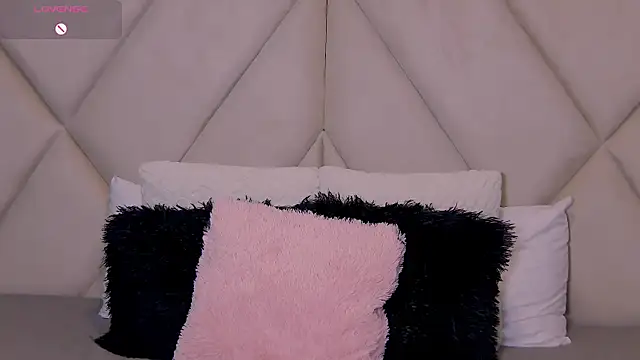 Snapshot of CharlotteeBrownn chatting on October 8, 2025, 5:42 am CharlotteeBrownn online show from October 8, 2025, 5:42 am