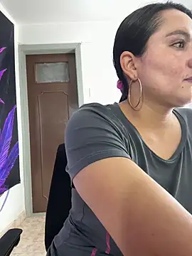 Snapshot of Rouse69_ chatting on November 12, 2025, 1:10 am Rouse69 online show from November 12, 2025, 1:10 am