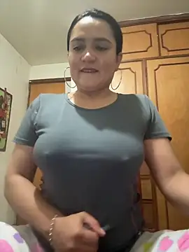 Snapshot of Rouse69_ chatting on October 24, 2025, 5:17 am Rouse69 online show from October 24, 2025, 5:17 am