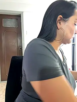 Snapshot of Rouse69_ chatting on November 11, 2025, 6:52 am Rouse69 online show from November 11, 2025, 6:52 am