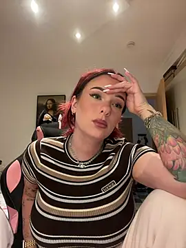 Snapshot of OliviaaFischer chatting on June 17, 2026, 6:29 pm OliviaaFischer online show from June 17, 2026, 6:29 pm