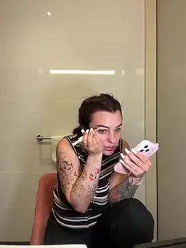 Snapshot of OliviaaFischer chatting on June 5, 2026, 1:50 pm OliviaaFischer online show from June 5, 2026, 1:50 pm