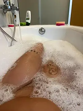 OliviaaFischer online show from December 2, 2025, 2:30 pm