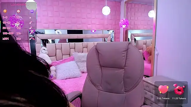 Snapshot of _laaura_ chatting on November 13, 2025, 7:18 pm laaura online show from November 13, 2025, 7:18 pm