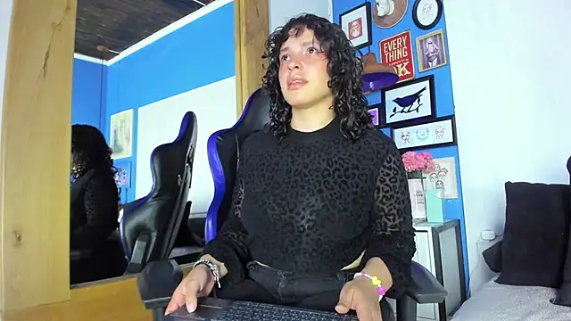 Snapshot of Kyes_Dreams3 chatting on October 28, 2025, 4:02 am Kyes Dreams3 online show from October 28, 2025, 4:02 am