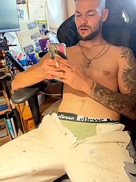 Snapshot of Mexxwell69 chatting on October 7, 2025, 3:35 pm Mexxwell69 online show from October 7, 2025, 3:35 pm