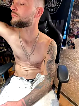 Snapshot of Mexxwell69 chatting on October 8, 2025, 4:40 pm Mexxwell69 online show from October 8, 2025, 4:40 pm