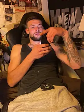 Snapshot of Mexxwell69 chatting on October 11, 2025, 3:29 am Mexxwell69 online show from October 11, 2025, 3:29 am