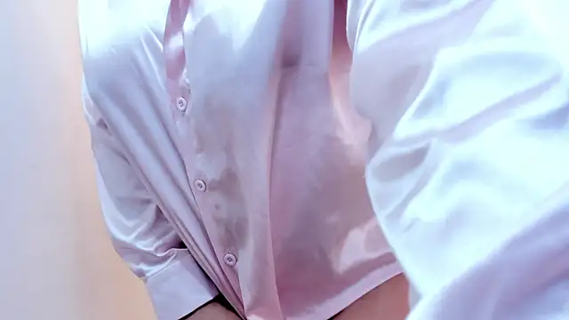 Snapshot of CarolinaMejia chatting on October 6, 2025, 1:56 pm CarolinaMejia online show from October 6, 2025, 1:56 pm