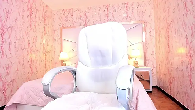 Emily Whinfre online show from June 10, 2026, 8:32 pm