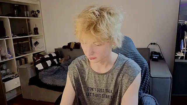 Your avatar online show from October 8, 2025, 5:57 pm