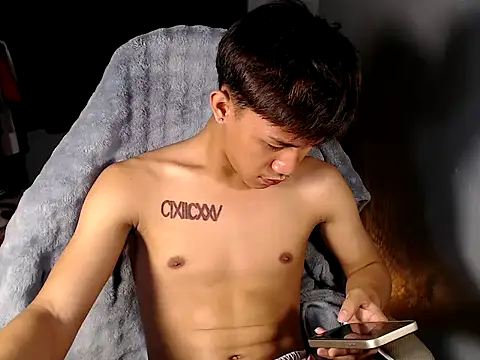 Snapshot of naughtyboyloy_0 chatting on April 8, 2026, 5:25 pm naughtyboyloy 0 online show from April 8, 2026, 5:25 pm