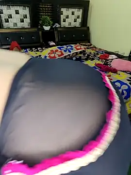 Snapshot of PRIYA_22 chatting on November 22, 2025, 7:18 am PRIYA 22 online show from November 22, 2025, 7:18 am