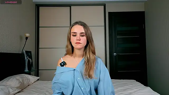 Snapshot of Hazel_Reed chatting on October 21, 2025, 2:49 pm Hazel Reed online show from October 21, 2025, 2:49 pm