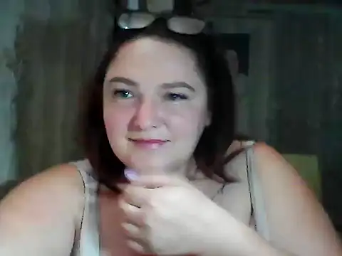 Snapshot of AngelQSky chatting on October 19, 2025, 7:27 pm AngelQSky online show from October 19, 2025, 7:27 pm