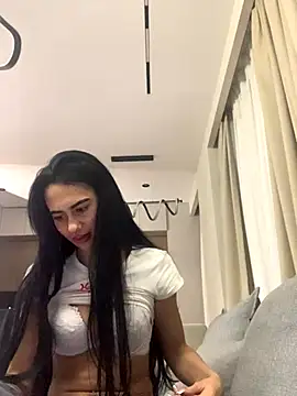 itsyourgirltee online show from November 13, 2025, 1:42 am