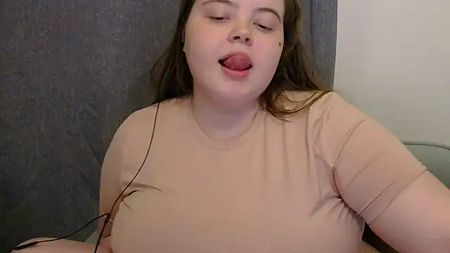 brattyprincessemma online show from April 28, 2026, 6:56 pm