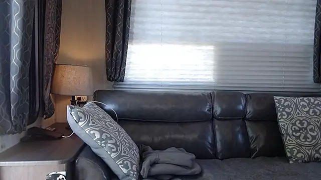 chitownaries82 online show from September 13, 2025, 9:37 pm