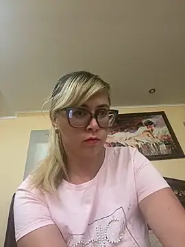 Snapshot of Crystal00Girl chatting on September 14, 2025, 9:59 pm Crystal00Girl online show from September 14, 2025, 9:59 pm