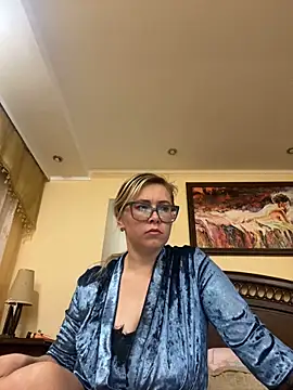 Snapshot of Crystal00Girl chatting on October 5, 2025, 9:16 pm Crystal00Girl online show from October 5, 2025, 9:16 pm