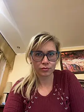 Snapshot of Crystal00Girl chatting on October 3, 2025, 9:38 pm Crystal00Girl online show from October 3, 2025, 9:38 pm