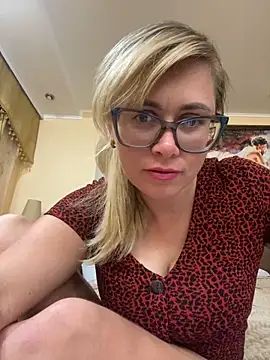 Snapshot of Crystal00Girl chatting on September 8, 2025, 9:58 pm Crystal00Girl online show from September 8, 2025, 9:58 pm