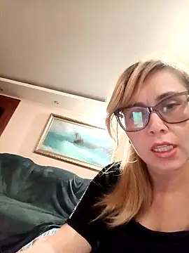 Snapshot of Crystal00Girl chatting on October 13, 2025, 8:54 pm Crystal00Girl online show from October 13, 2025, 8:54 pm