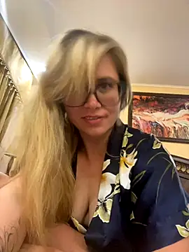 Snapshot of Crystal00Girl chatting on October 19, 2025, 8:00 pm Crystal00Girl online show from October 19, 2025, 8:00 pm