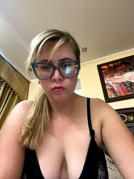 Snapshot of Crystal00Girl chatting on September 13, 2025, 9:48 pm Crystal00Girl online show from September 13, 2025, 9:48 pm