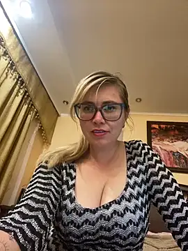 Snapshot of Crystal00Girl chatting on September 30, 2025, 8:59 pm Crystal00Girl online show from September 30, 2025, 8:59 pm
