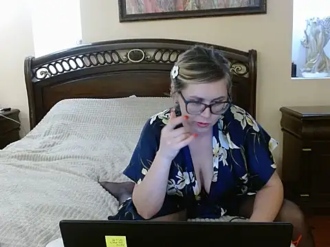 Snapshot of Crystal00Girl chatting on November 14, 2025, 7:39 pm Crystal00Girl online show from November 14, 2025, 7:39 pm