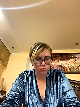 Snapshot of Crystal00Girl chatting on October 18, 2025, 8:55 pm Crystal00Girl online show from October 18, 2025, 8:55 pm